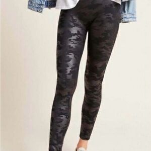 SPANX Camo Print Leggings - Black and Gray